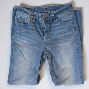 White House Black Market Women's Skinny Jeans in Light Blue Wash